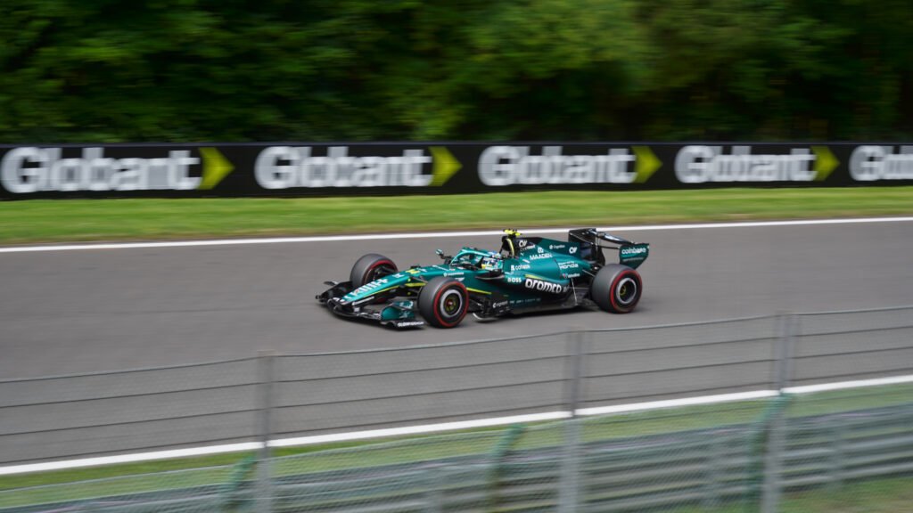 Aston Martin AMR26 с двигател Honda на пистата в Спа-Франкоршан, 2026