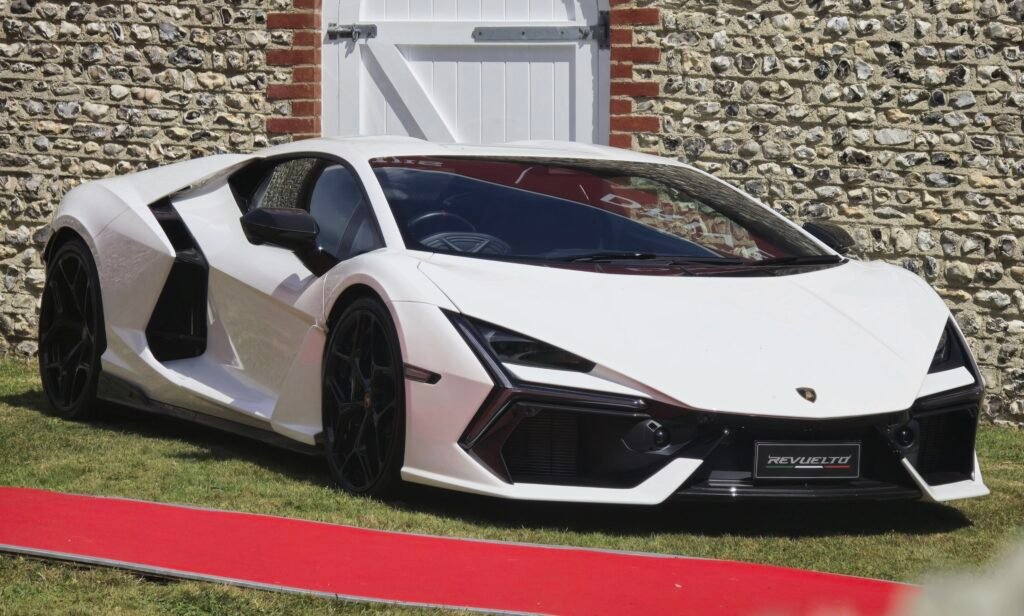 Lamborghini Revuelto SV