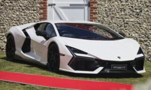 Lamborghini Revuelto SV