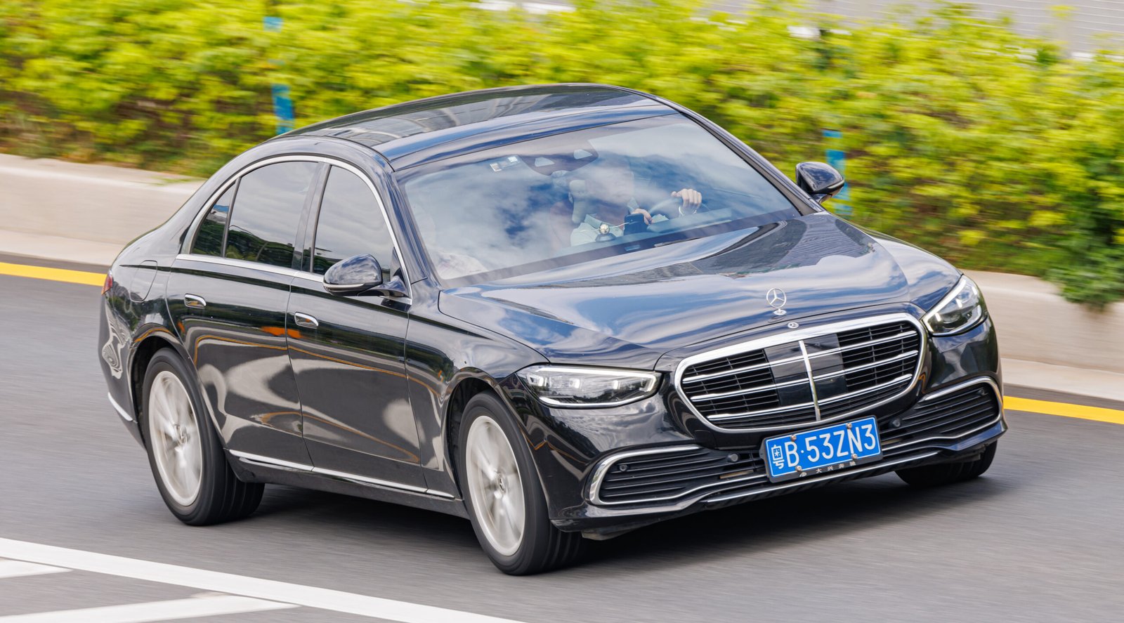 2027 Mercedes S-Class: A Facelift That Refuses To Misbehave