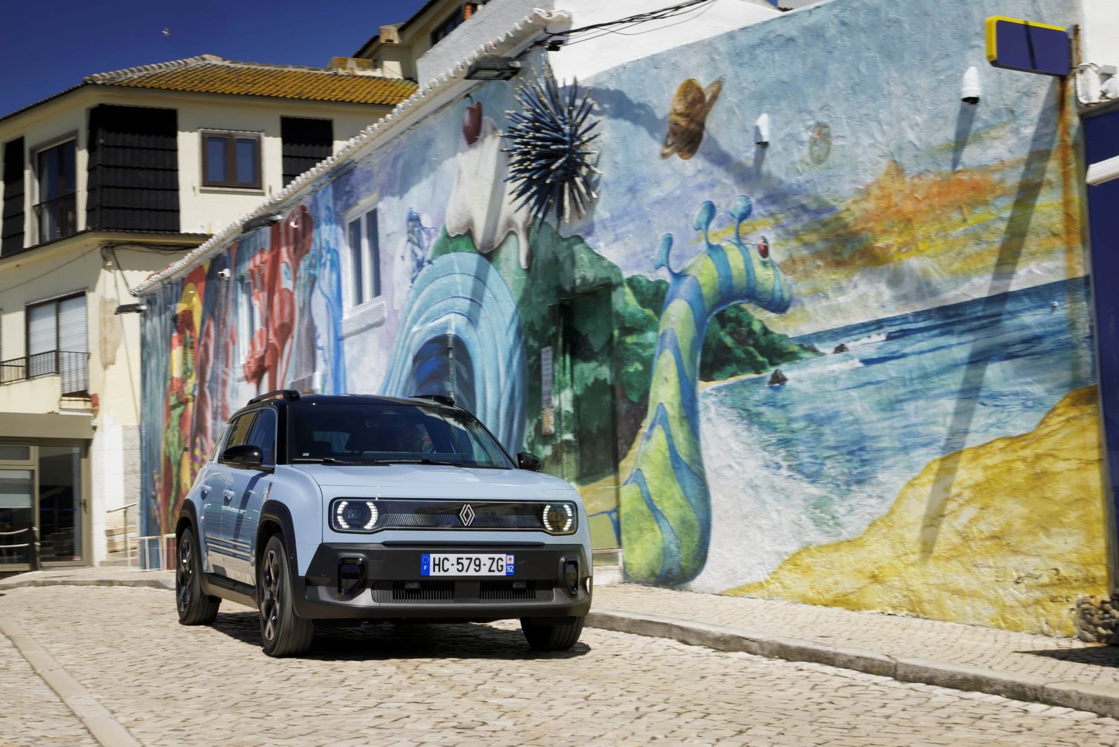 Renault 4 E-Tech electric exterior
