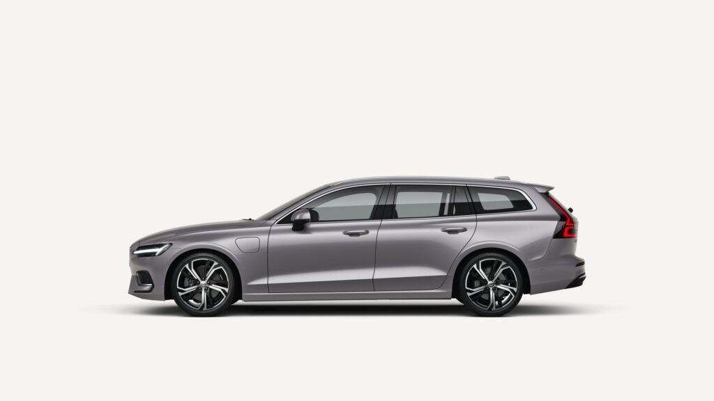 Volvo V60 Plug-in Hybrid side view